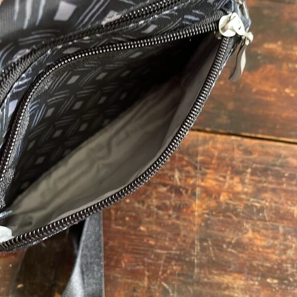 Baggallini Black Print Everywhere Crossbody Bag W/Pouch 9"x9"x2.5" - Picture 3 of 7